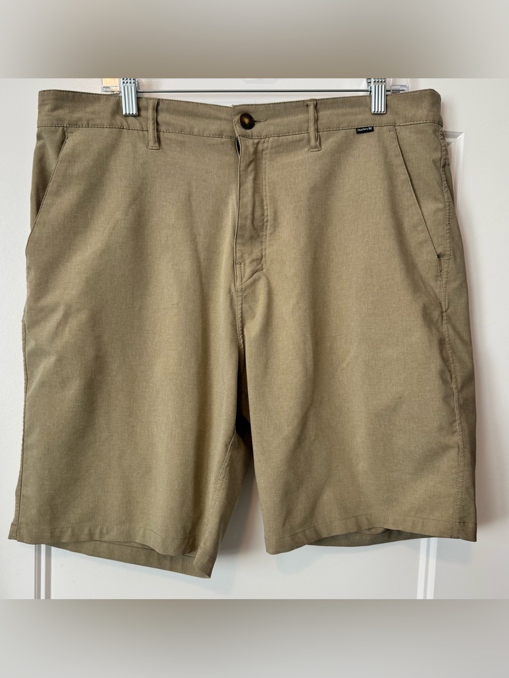 Hurley Men's Khaki Chino Shorts Size 36 Flat Front Casual Athleisure 8" Inseam